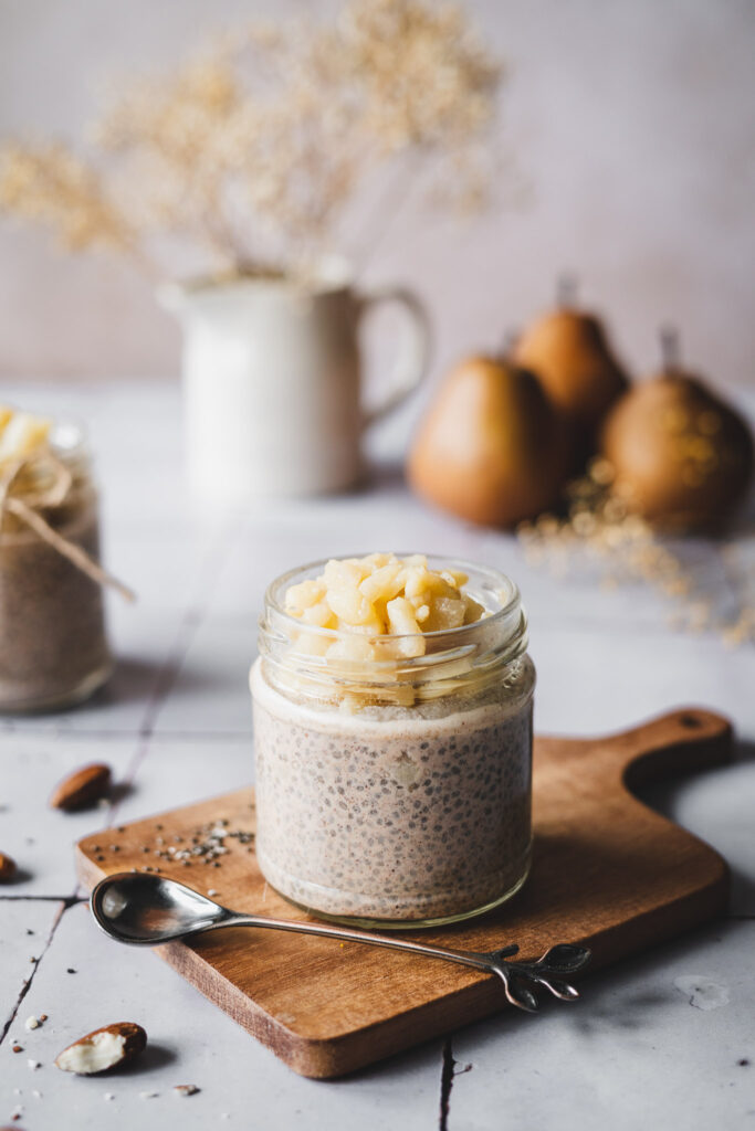 migdałowy pudding chia z gruszką