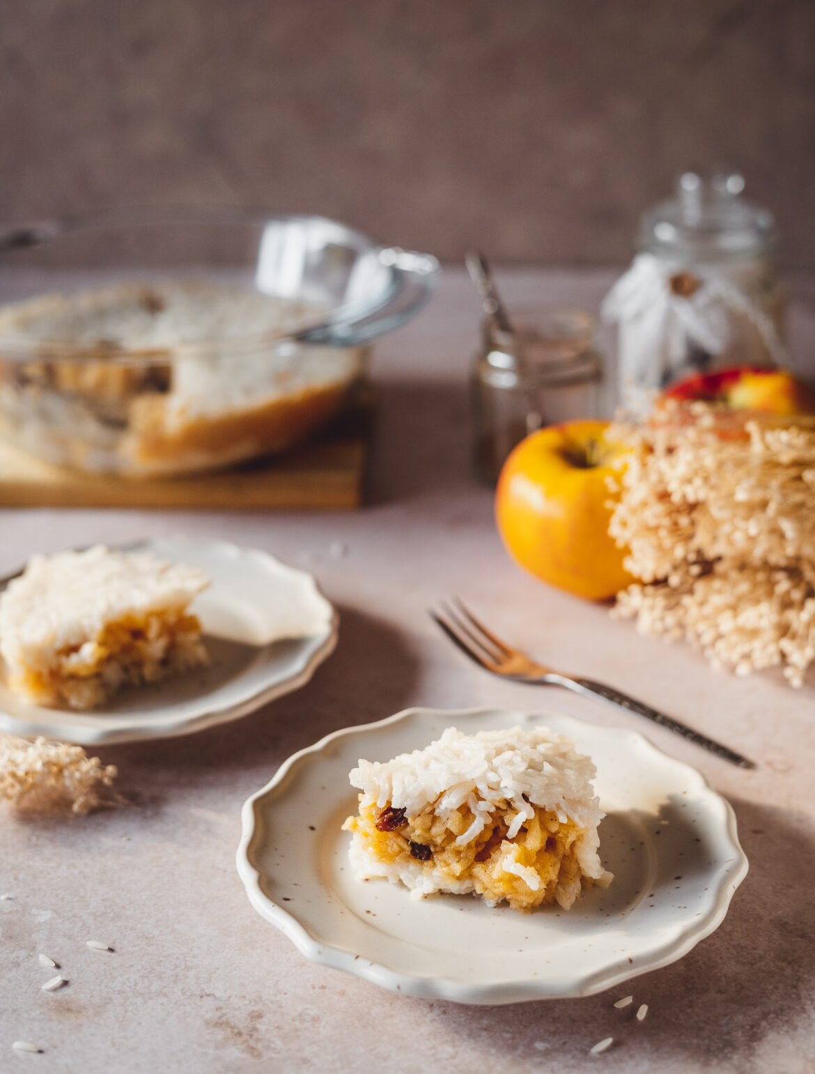 kokosowy ryż zapiekany z jabłkami i rodzynkami