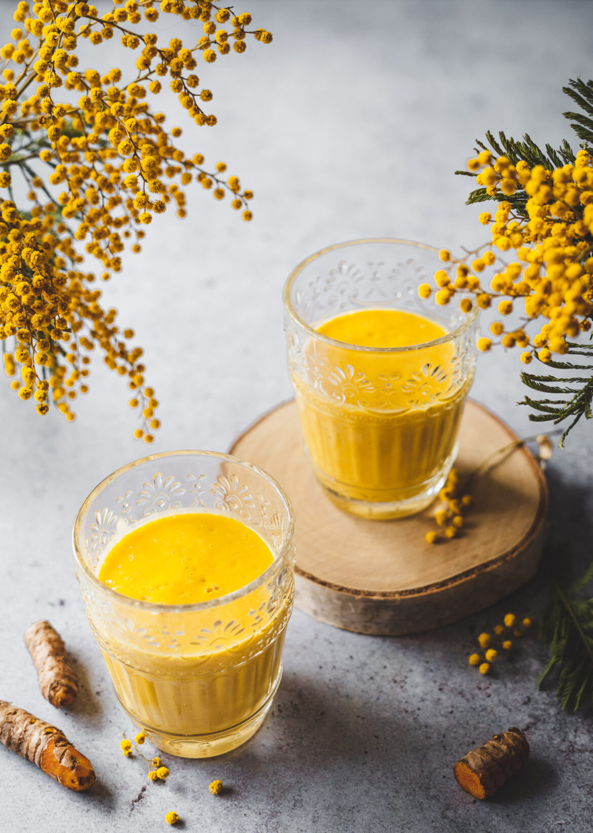 koktajl z mango koktajl z mango i kurkumy