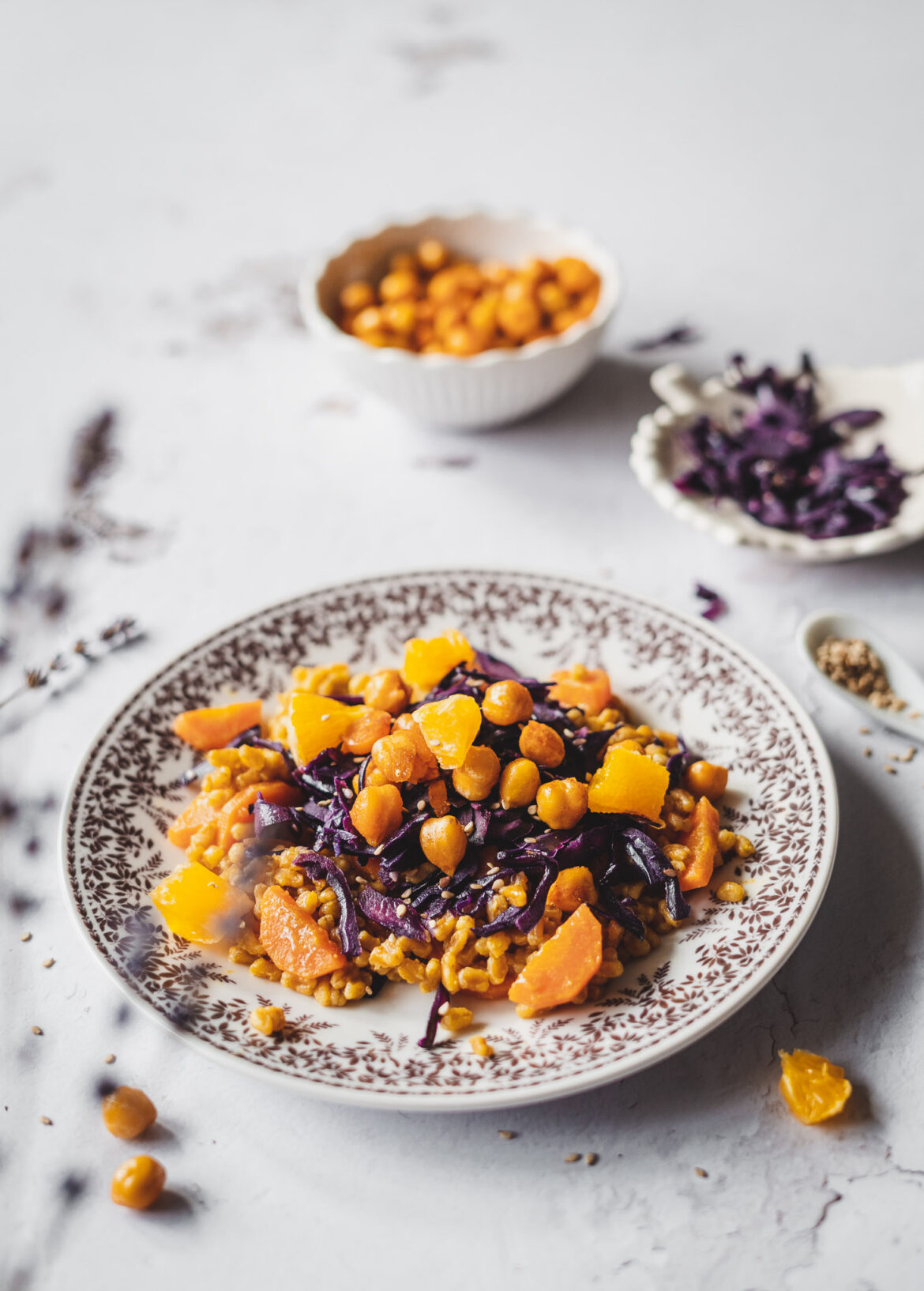 ryż orkiszowy z czerwoną kapustą ryż orkiszowy z czerwoną kapustą, marchewką i ciecierzycą