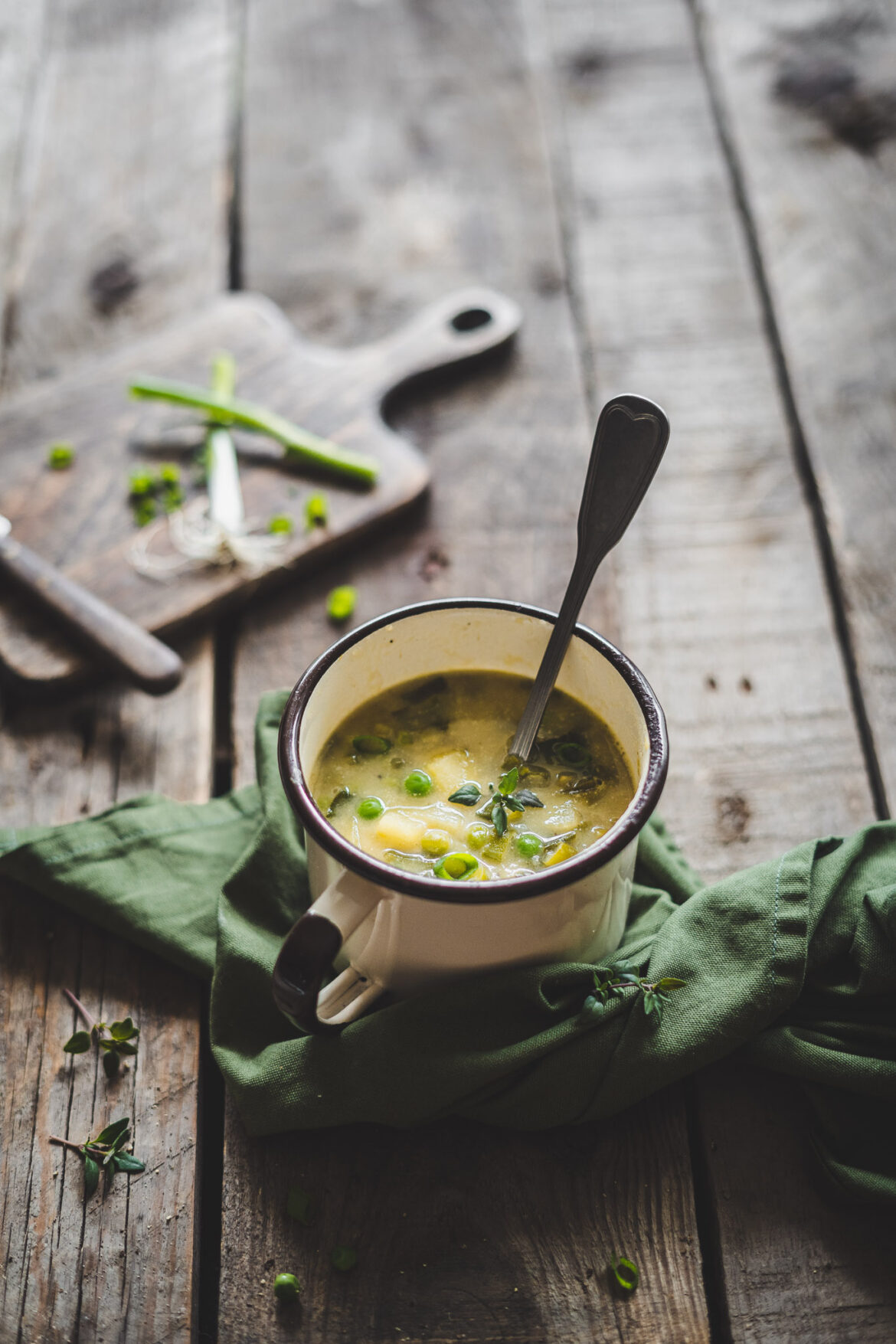 zupa z zielonej cebulki zupa z zielonej cebulki z ziemniakami i zielonym groszkiem
