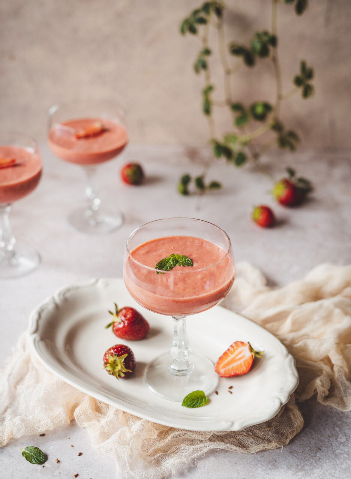 koktajl truskawkowy ze smażonym rabarbarem