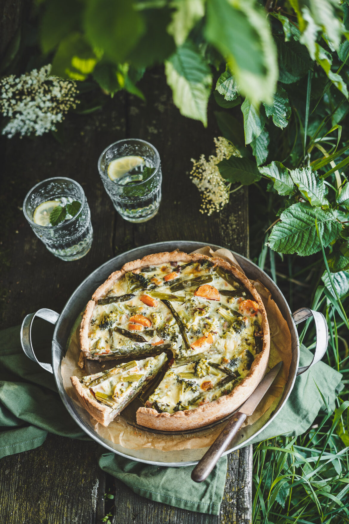 quiche ze szapragami i brokułem Quiche ze szparagami i brokułem oraz marchewką