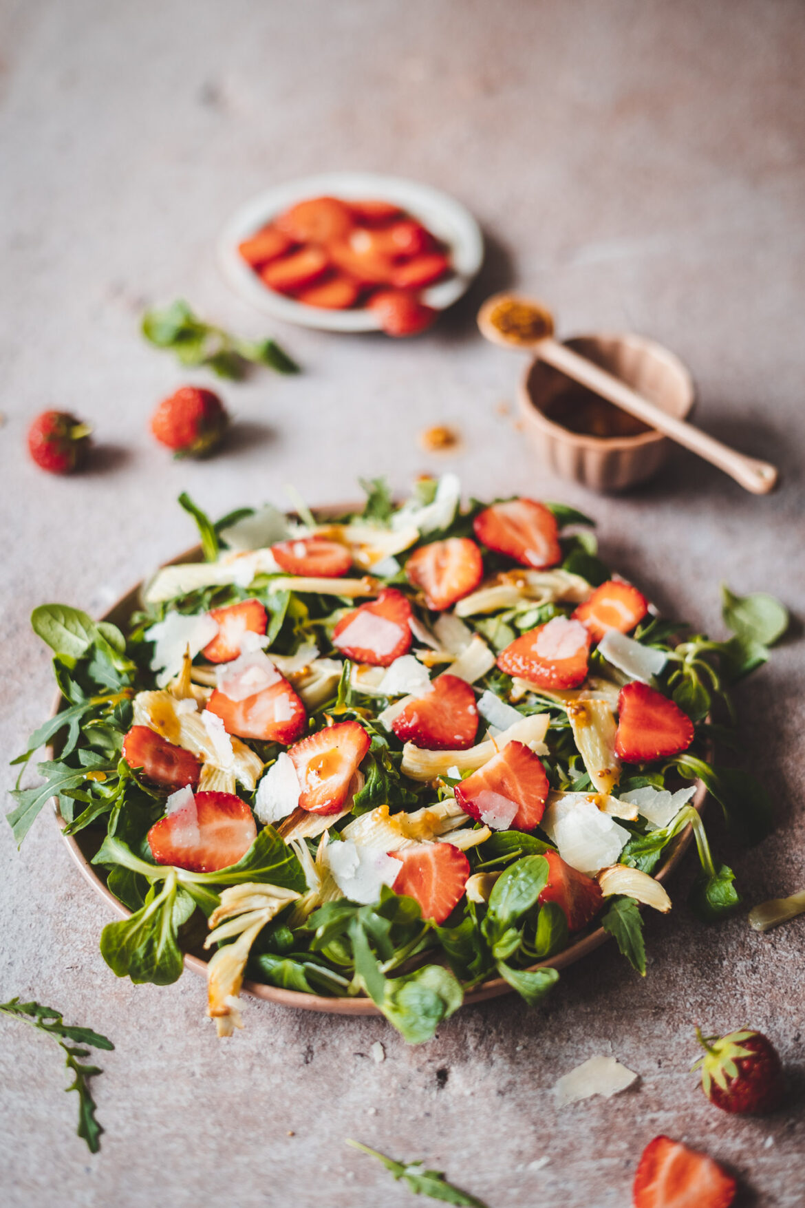 sałatka z truskawkami i pieczonym fenkułem sałatka z truskawkami i pieczonym fenkułem