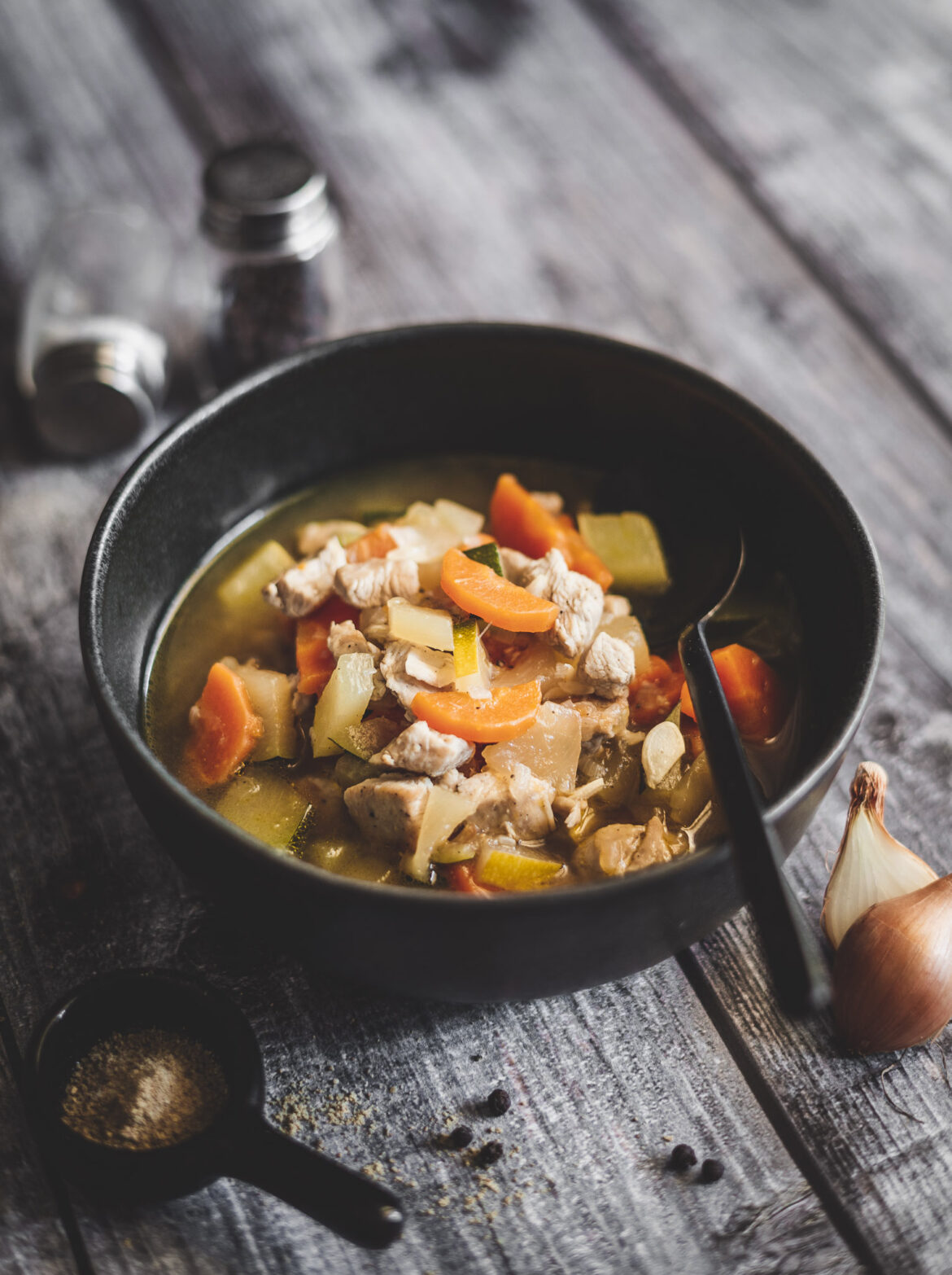 lekka potrawka z indyka z marchewką i cukinią